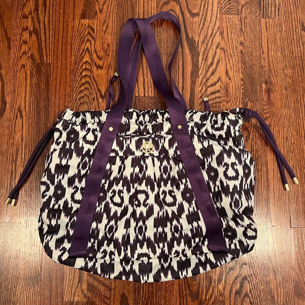 Lululemon Gym Duffle/Large Tote Bag: Purple/White with Gold Hardware - LIKE NEW